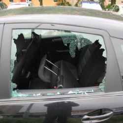 Karlovy Vary: Vloupali se do šesti vozidel