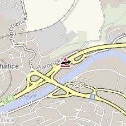 Karlovy Vary: Vozidlo skončilo ve svodidlech