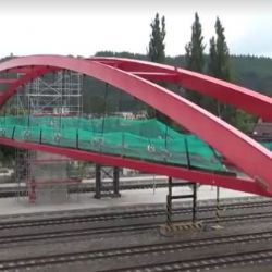 Karlovy Vary: Zpřístupnění lávky přes Horní nádraží zdržela krádež