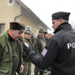 Krajková: Policisté kontrolovali myslivce před začátkem honů