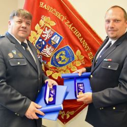 Krajský ředitel hasičů ocenil dva velitele dobrovolných jednotek