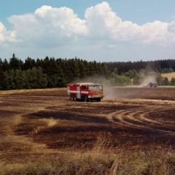 Krásná: Několik jednotek hasičů dnes likvidovalo požár na poli