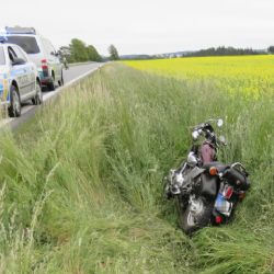 Krásné Údolí: Dopravní nehoda motorkáře. Došlo k těžkému zranění spolujezdkyně