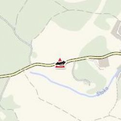 Krásno: Dodávka narazila do stromu