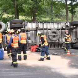 Krásno: Převrácený kamion blokoval pět hodin provoz na silnici 