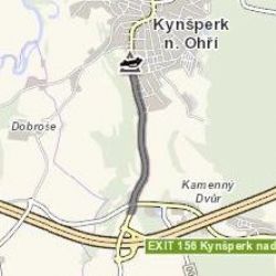 Kynšperk nad Ohří: U města narazilo osobní vozidlo do stromu