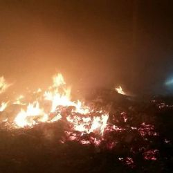 Libá: Dvanáct jednotek hasičů likvidovalo požár v bývalé přádelně