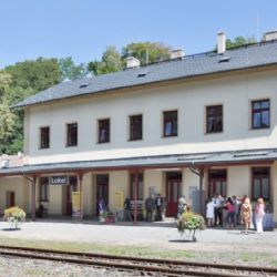 Loket: Další město se může pyšnit opravenou nádražní budovou