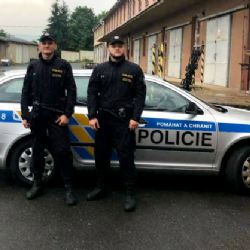 Loket: Dvě osoby s epileptickým záchvatem. Policisté jim poskytli první pomoc