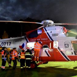 Loket, Praha: Vrtulník transportoval popáleného muže do nemocnice