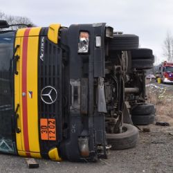 Loket: Řidič narazil do elektrického rozvaděče