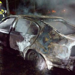 Loket: Ve městě v noci shořelo osobní vozidlo