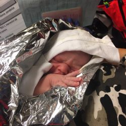 Malá Mia se narodila v sanitce