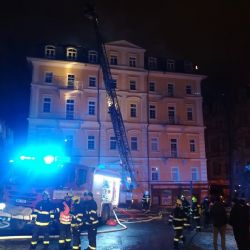 Mariánské Lázně: Hasiči museli z hořícího hotelu evakuovat 9 osob