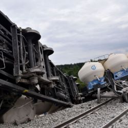 Mariánské Lázně: Na místo vykolejeného vlaku míří vyprošťovací tank