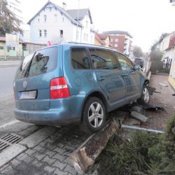 Mariánské Lázně: Nezvládl řízení a narazil do plotu 