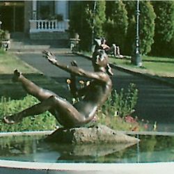 Mariánské Lázně: Policie pátrá po pachateli, který odcizil bronzovou sochu