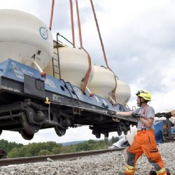 Mariánské Lázně: Práce na vyproštění vagonů budou i dnes pokračovat do nočních hodin