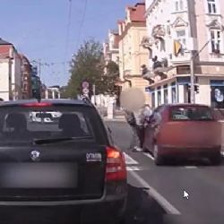 Mariánské Lázně: Střet osobního vozidla s chodcem