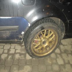 Mariánské Lázně: U několik vozidel propíchal pneumatiky