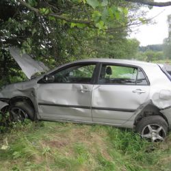 Mariánské Lázně: Vážná dopravní nehoda. Pro zraněného přiletěl vrtulník