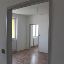 Města v kraji budou přednostně přidělovat služební byty hasičům, policistům či záchranářům