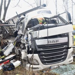 Mezirolí, Nejdek: Nehoda kamionu uzavřela silnici na několik hodin