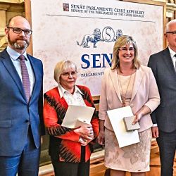 Ministr ocenil medailí 2. stupně sokolovské učitelky