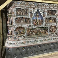 Na historických kamnech Williho Russe pokračují restaurátorské práce