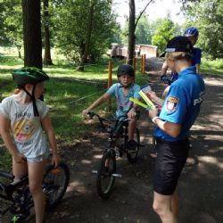 Na kole jen s přilbou 