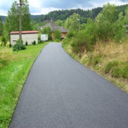 Nejdek: Město opravuje místní komunikace a dětské hřiště