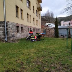 Nejdek: Osobě, která vypadla z balkónu, již nebylo možno pomoci