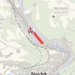 Nejdek: Pozor! V ulici Závodu míru je olej na vozovce