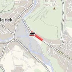 Nejdek: V ulici Karlovarská spadl řidič z motocyklu