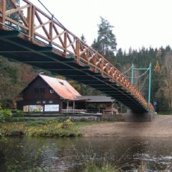 Nová lávka u Svatošských skal už slouží pěším i cyklistům