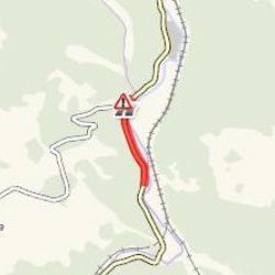 Nová Ves: Pozor! Spadlý kus skály