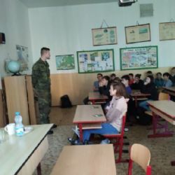 Novodobí váleční veteráni besedovali se žáky základních škol