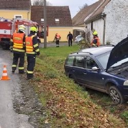 Nový Drahov: Dopravní nehoda s únikem provozních kapalin