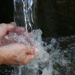 Nový Hrozňatov, Všeboř: Voda ve veřejných studních není pitná