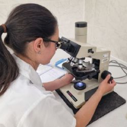 Oddělení klinické mikrobiologie karlovarské nemocnice úspěšně obhájilo podmínky Auditu R3