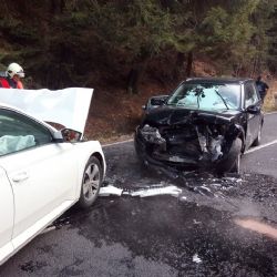 Oloví, Kraslice: Při dopravní nehodě byly zraněny čtyři osoby