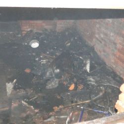 Oloví: Požár sklepu domu. Hasiči zachraňovali děti ze zakouřeného prostoru