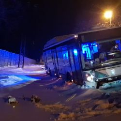 Ostrov: Autobus sjel mimo komunikaci