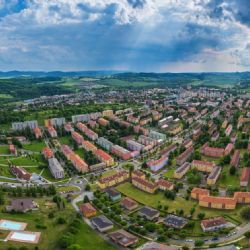 Ostrov: Město zítra začne s plošnou dezinfekcí bytových domů