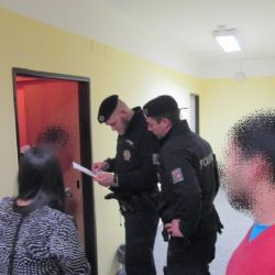 Ostrov: Při akci Úklid policisté kontrolovali ubytovny a herny