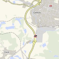 Ostrov: U města došlo ke střetu osobního vozidla s chodcem