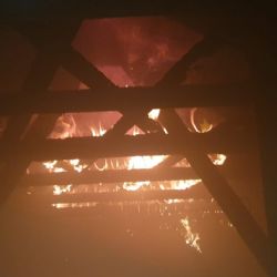 Ostrov: Ve městě hořela střecha základní školy