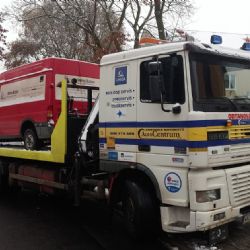 Ostrov: Z města postupně mizí autovraky