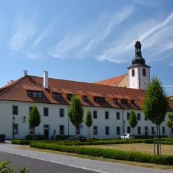 Ostrov: Zničené kostely na Karlovarsku