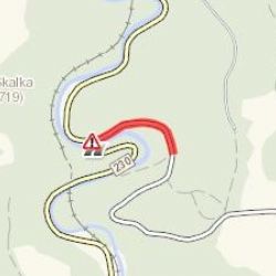 Otročín: Řidiči pozor! U obce je na silnici padlý strom